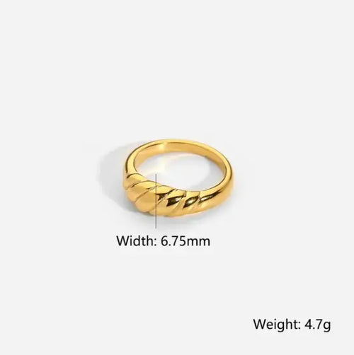 Load image into Gallery viewer, Golden Luxe Croissant Ring
