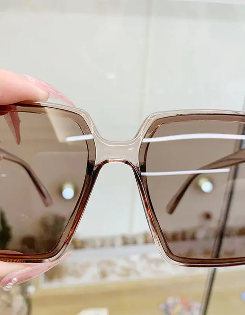 Load image into Gallery viewer, MetroChic Oversized Square Sunglasses
