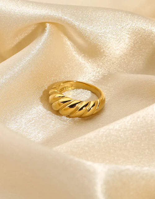 Load image into Gallery viewer, Golden Luxe Croissant Ring
