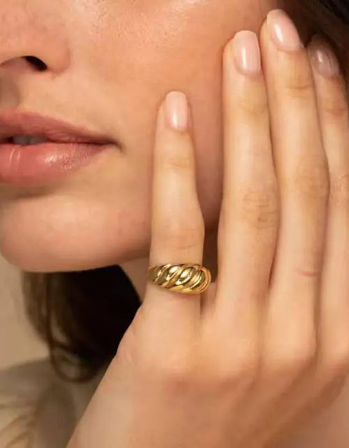 Load image into Gallery viewer, Golden Luxe Croissant Ring
